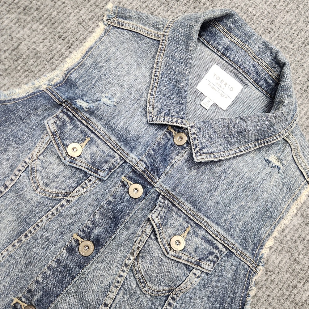 Torrid Denim Vest Womens 2 Blue Light Wash Sleeveless Button Front Distressed